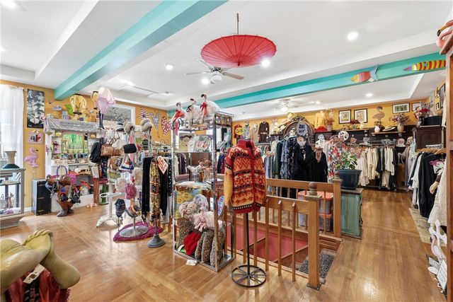 84 Spring Street, Eureka Springs, AR 72632