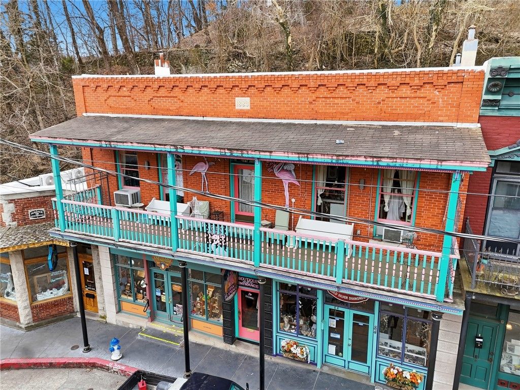 84 Spring Street, Eureka Springs, AR 72632