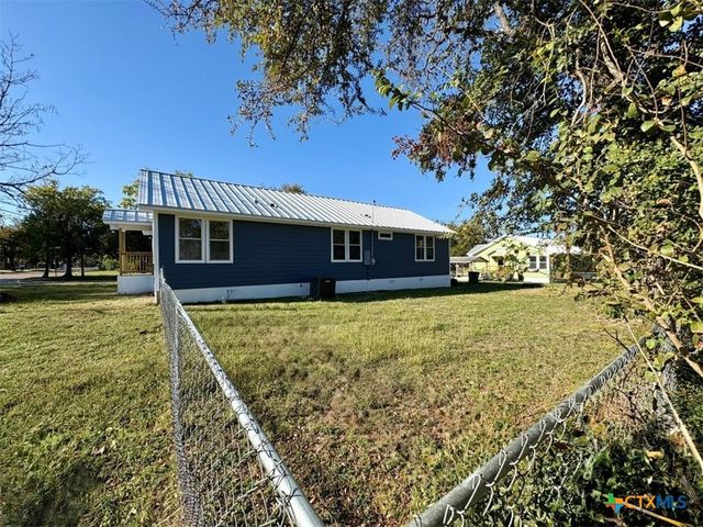 1902 N Fannin Avenue, Cameron, TX 76520