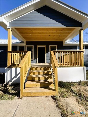 1902 N Fannin Avenue, Cameron, TX 76520