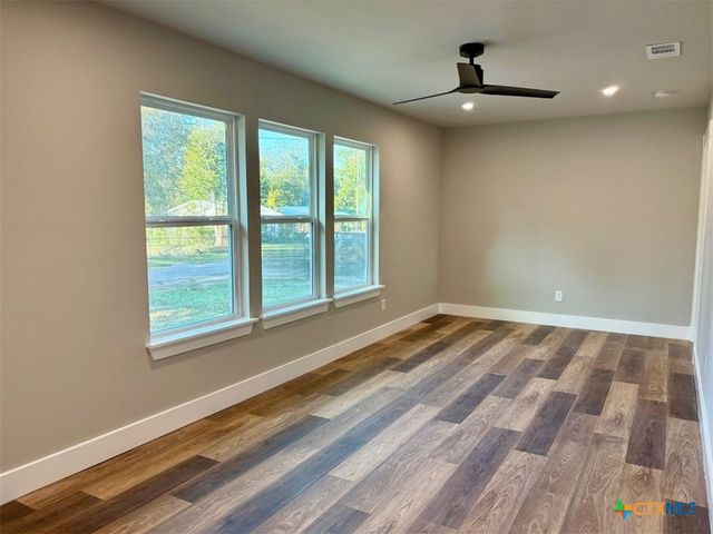 1902 N Fannin Avenue, Cameron, TX 76520