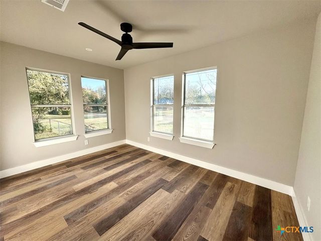 1902 N Fannin Avenue, Cameron, TX 76520