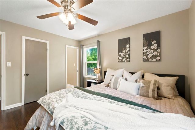 8411 W 86th Terrace, Overland Park, KS 66212