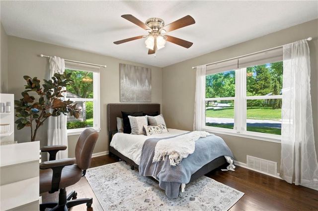 8411 W 86th Terrace, Overland Park, KS 66212