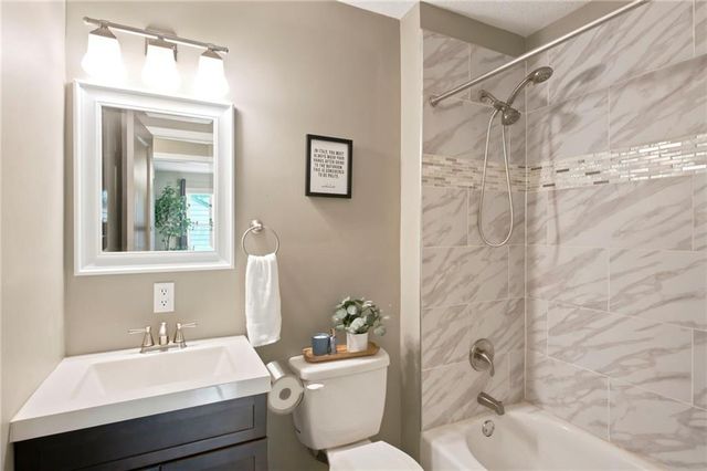 8411 W 86th Terrace, Overland Park, KS 66212