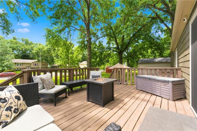 8411 W 86th Terrace, Overland Park, KS 66212