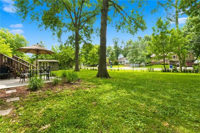 8411 W 86th Terrace, Overland Park, KS 66212