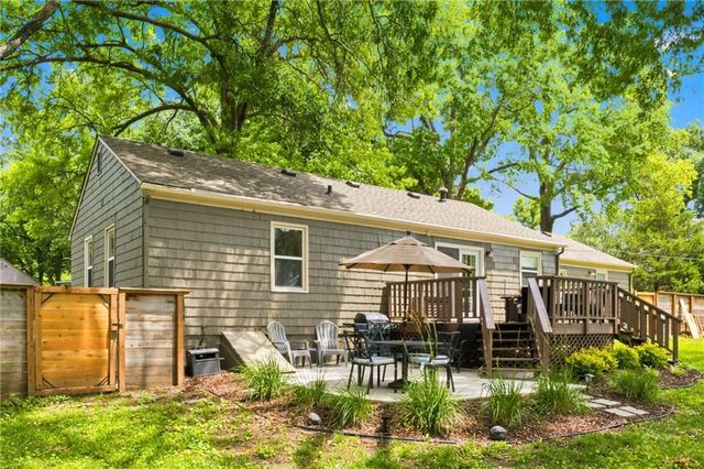 8411 W 86th Terrace, Overland Park, KS 66212