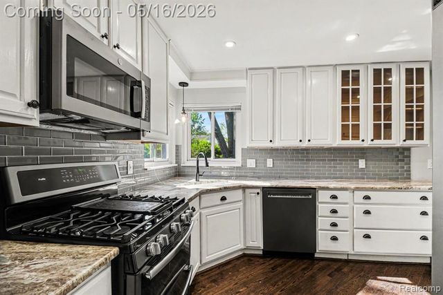 16965 Reedmere Avenue, Beverly Hills, MI 48025