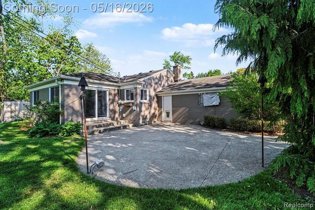 16965 Reedmere Avenue, Beverly Hills, MI 48025