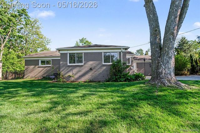 16965 Reedmere Avenue, Beverly Hills, MI 48025