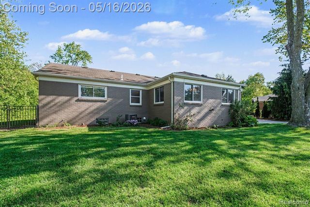 16965 Reedmere Avenue, Beverly Hills, MI 48025