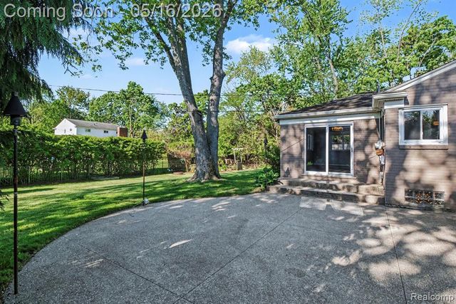 16965 Reedmere Avenue, Beverly Hills, MI 48025