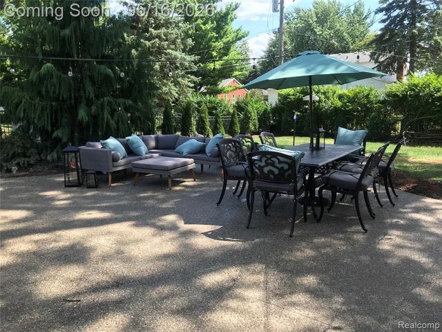 16965 Reedmere Avenue, Beverly Hills, MI 48025