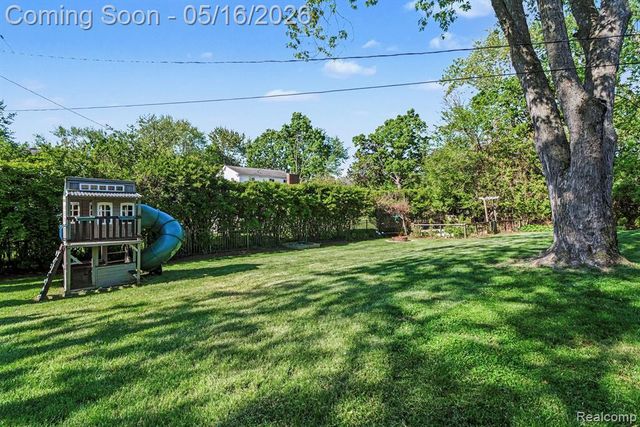 16965 Reedmere Avenue, Beverly Hills, MI 48025