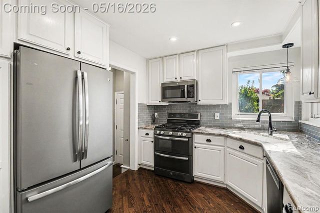 16965 Reedmere Avenue, Beverly Hills, MI 48025