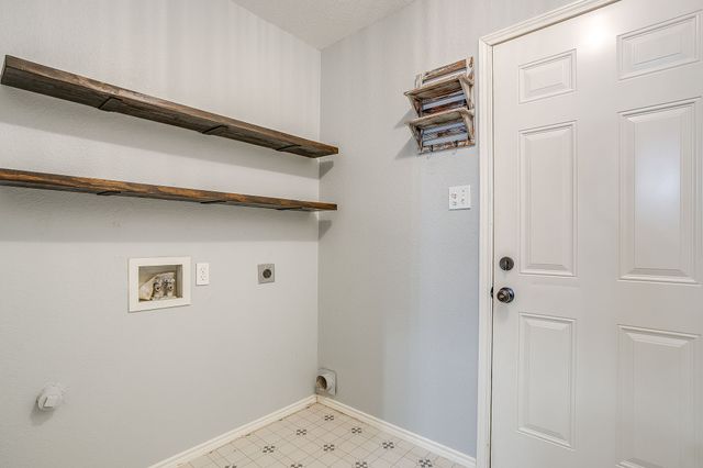 5712 Springtide Drive, Fort Worth, TX 76135