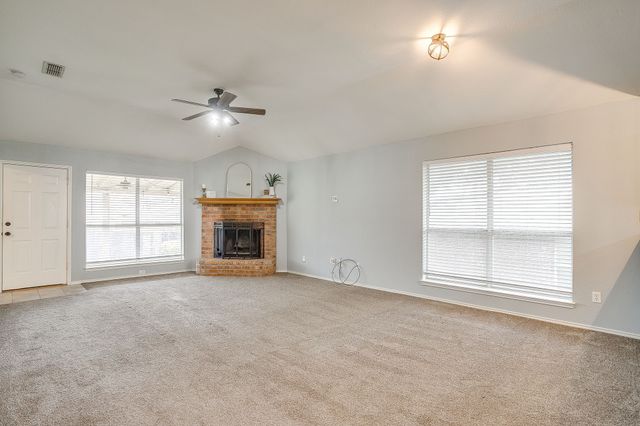 5712 Springtide Drive, Fort Worth, TX 76135