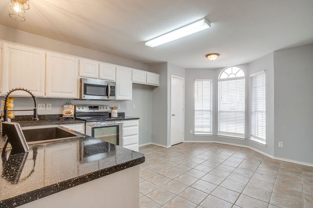 5712 Springtide Drive, Fort Worth, TX 76135