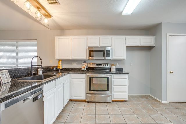 5712 Springtide Drive, Fort Worth, TX 76135