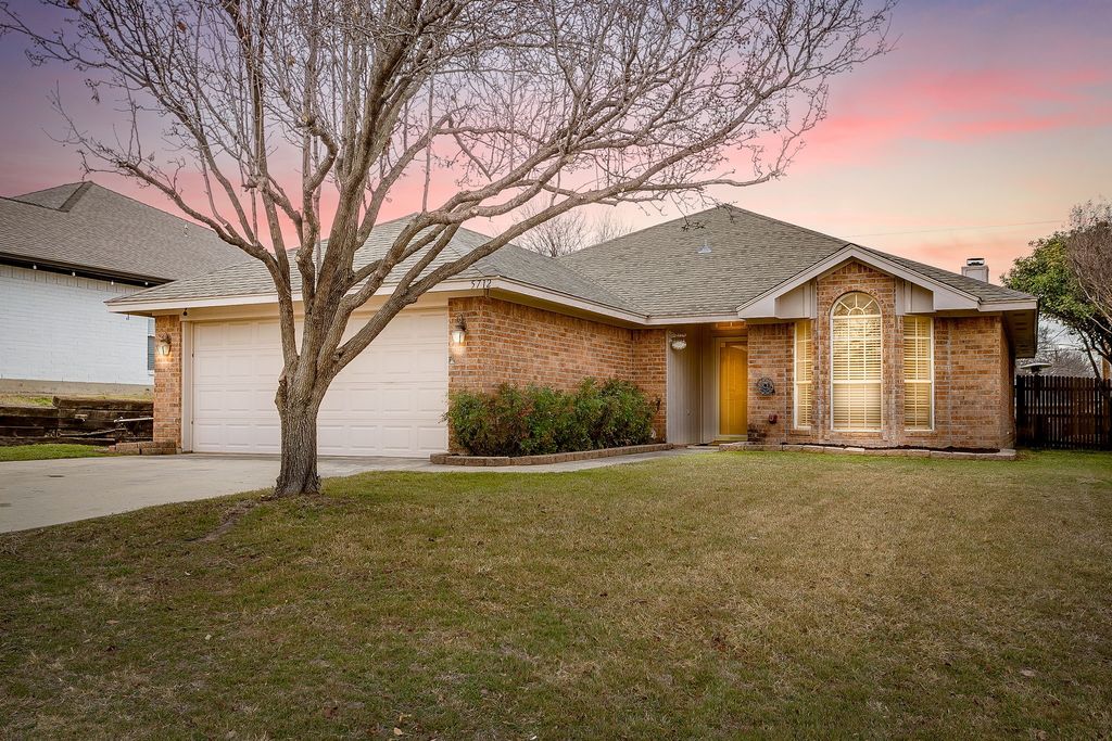5712 Springtide Drive, Fort Worth, TX 76135