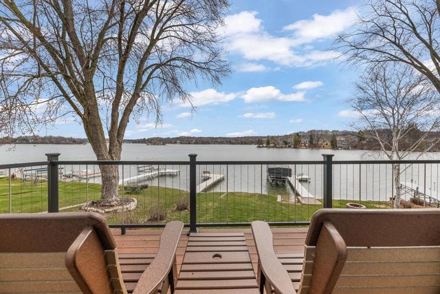 5530 W Lake DRIVE, West Bend, WI 53095