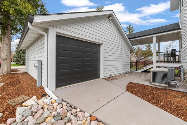 5530 W Lake DRIVE, West Bend, WI 53095