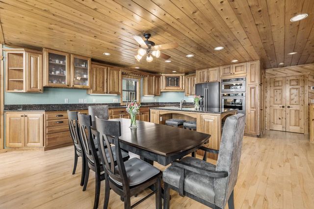5530 W Lake DRIVE, West Bend, WI 53095