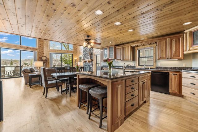 5530 W Lake DRIVE, West Bend, WI 53095