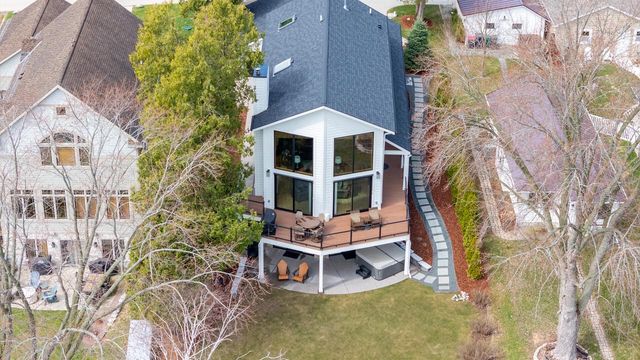 5530 W Lake DRIVE, West Bend, WI 53095