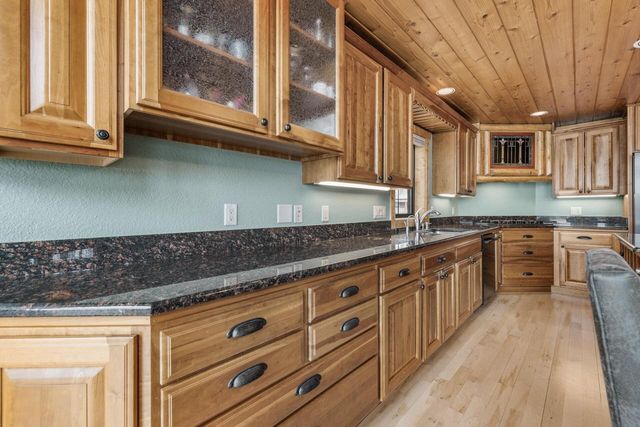 5530 W Lake DRIVE, West Bend, WI 53095
