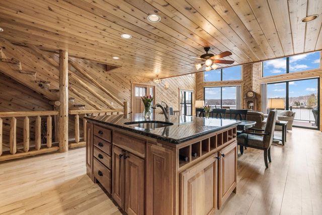 5530 W Lake DRIVE, West Bend, WI 53095