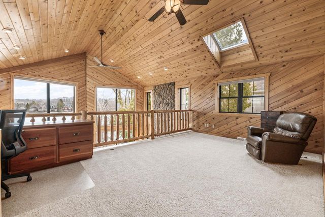 5530 W Lake DRIVE, West Bend, WI 53095