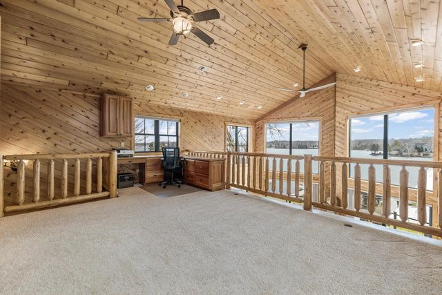 5530 W Lake DRIVE, West Bend, WI 53095