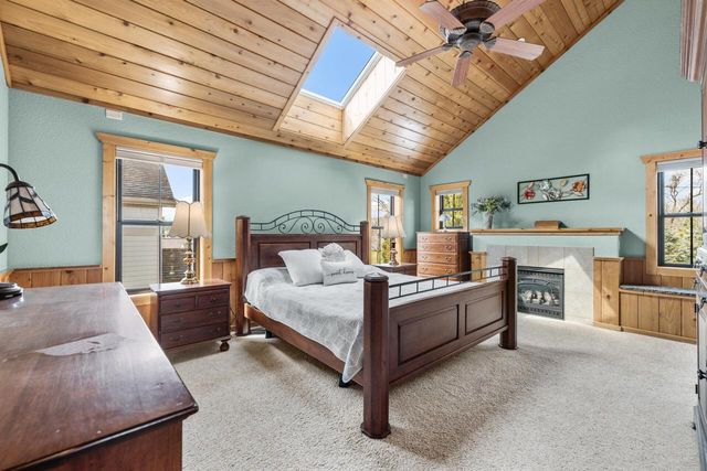 5530 W Lake DRIVE, West Bend, WI 53095