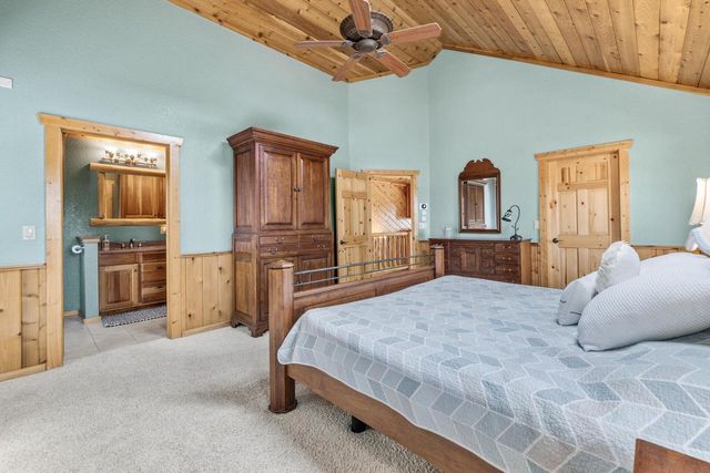 5530 W Lake DRIVE, West Bend, WI 53095