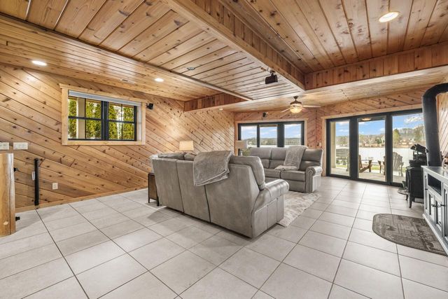 5530 W Lake DRIVE, West Bend, WI 53095