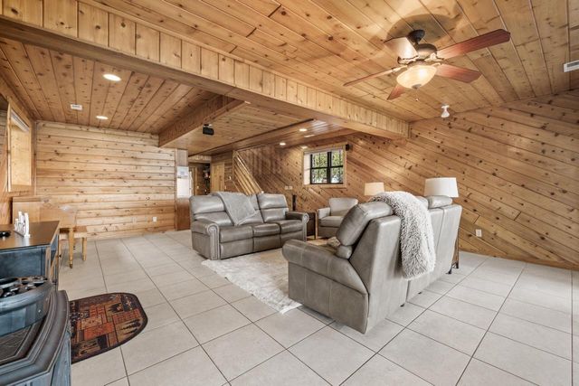 5530 W Lake DRIVE, West Bend, WI 53095