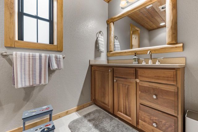 5530 W Lake DRIVE, West Bend, WI 53095