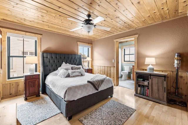 5530 W Lake DRIVE, West Bend, WI 53095