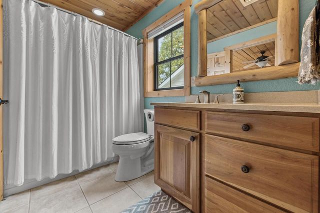 5530 W Lake DRIVE, West Bend, WI 53095