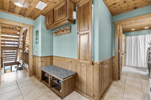 5530 W Lake DRIVE, West Bend, WI 53095
