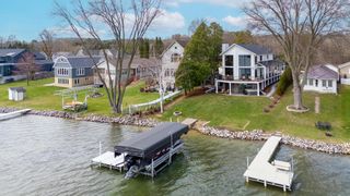5530 W Lake DRIVE, West Bend, WI 53095