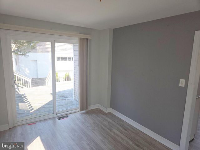 10 HAWTHORNE AVE, Ewing, NJ 08638