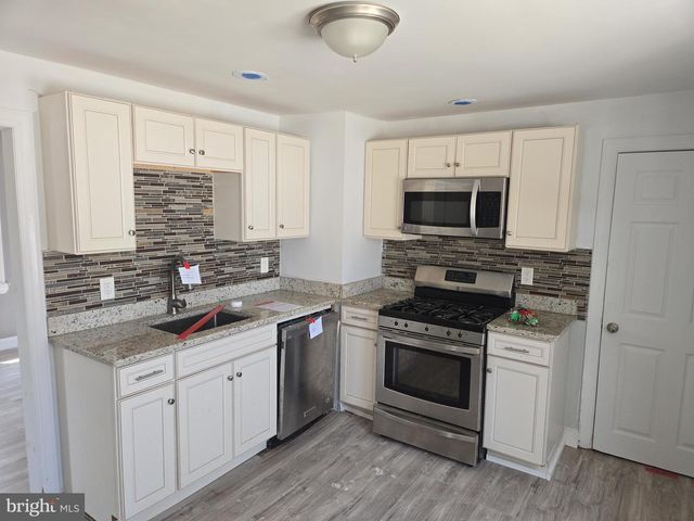 10 HAWTHORNE AVE, Ewing, NJ 08638