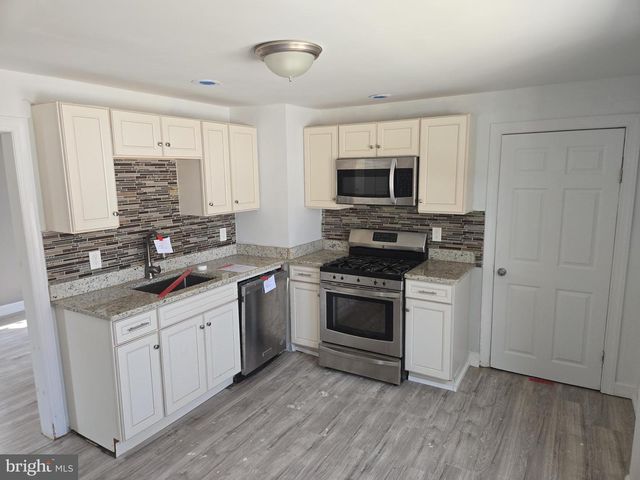 10 HAWTHORNE AVE, Ewing, NJ 08638