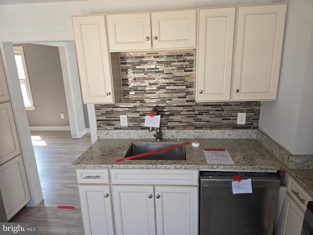 10 HAWTHORNE AVE, Ewing, NJ 08638