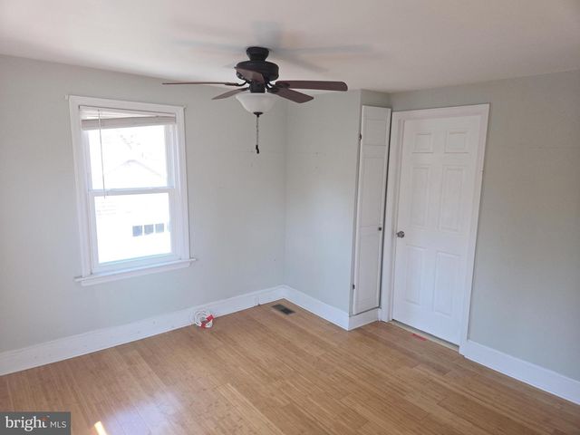 10 HAWTHORNE AVE, Ewing, NJ 08638