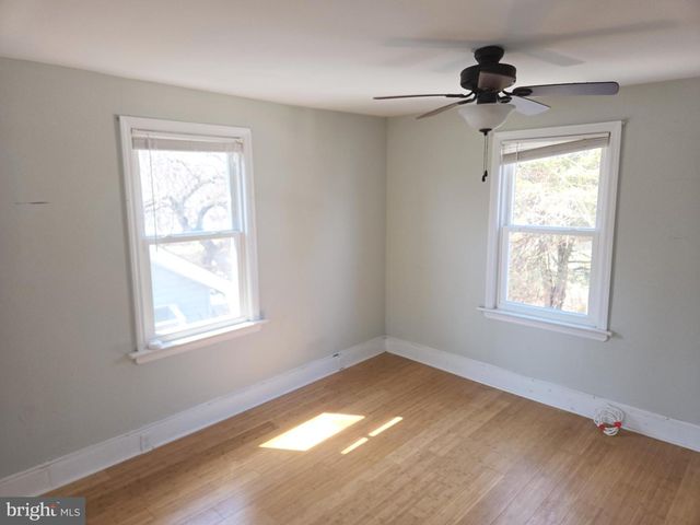 10 HAWTHORNE AVE, Ewing, NJ 08638