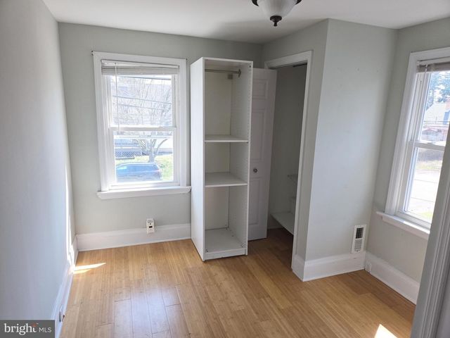 10 HAWTHORNE AVE, Ewing, NJ 08638